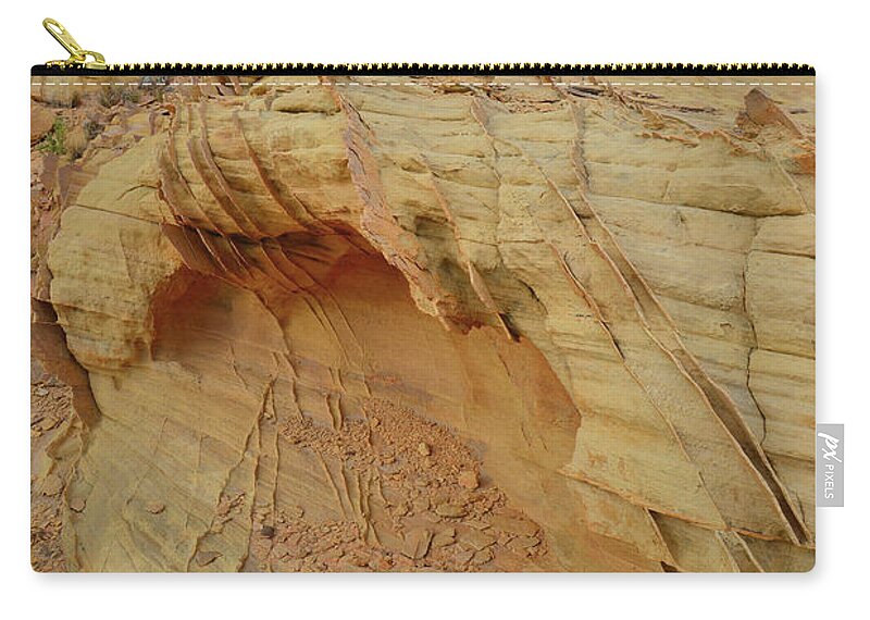 Valley Of Fire State Park Zip Pouch featuring the photograph Golden Wall Arch in Valley of Fire by Ray Mathis