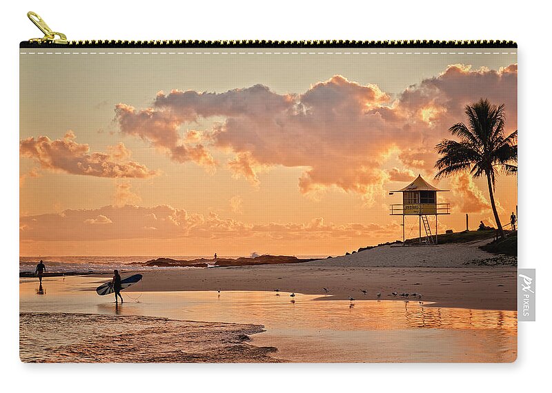 Sea Zip Pouch featuring the photograph Greeting the sun by Catherine Reading