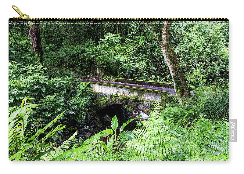 Hanna Highway Zip Pouch featuring the photograph Hanna Highway by Baywest Imaging
