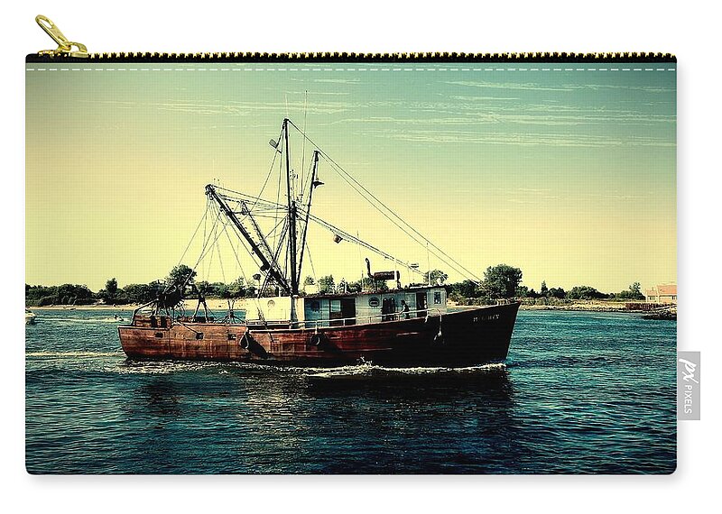 Jersey Shore Zip Pouch featuring the photograph Heading Out - Jersey Shore by Angie Tirado