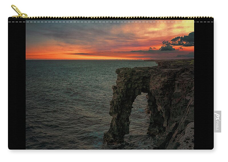 Holei Sea Arch Zip Pouch featuring the photograph Holei Sea Arch by Susan Rissi Tregoning