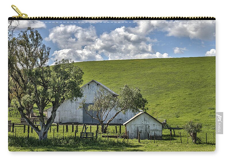 Holister Zip Pouch featuring the photograph Hollister Barn by Bruce Bottomley