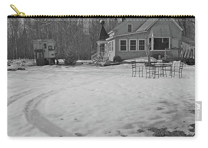 New England Landscape Zip Pouch featuring the photograph Housesitting 40 #1 by George Ramos