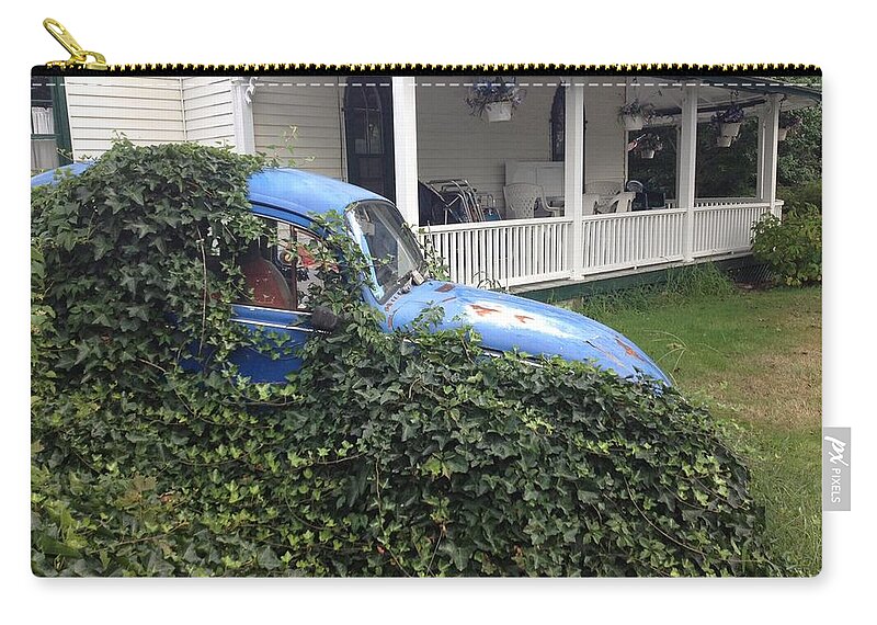 Foliage Zip Pouch featuring the photograph Ivy by Margaret Vargas