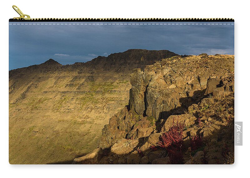 Eastern Oregon Zip Pouch featuring the photograph Kiger Gorge by Robert Potts
