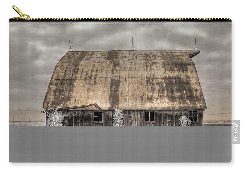 Barn Zip Pouch featuring the photograph Midwestern Barn by Jane Linders