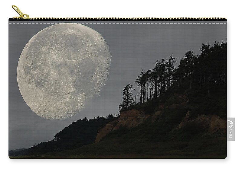 Landscape Zip Pouch featuring the photograph Moon at Roosevelt Beach WA by Bob Cournoyer