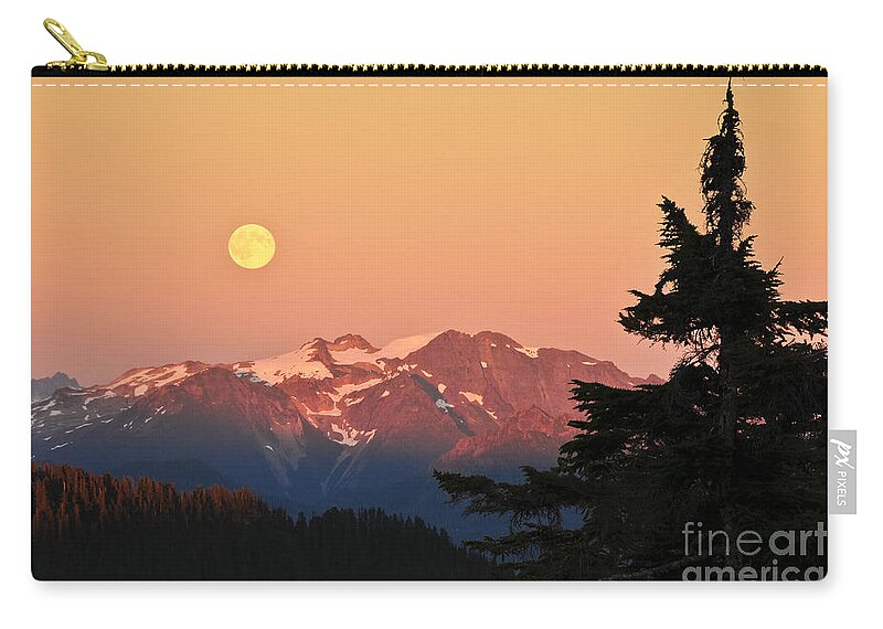 Amazing Zip Pouch featuring the photograph Moonrise over North Cascades by Greg Vaughn - Printscapes