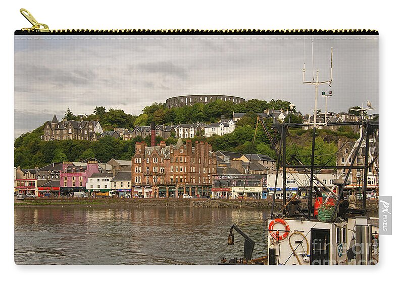 Oban Zip Pouch featuring the photograph Oban Harbour Two by Bob Phillips