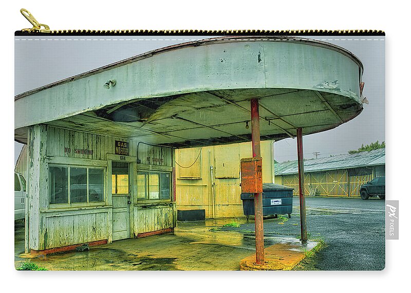 Hawaii Zip Pouch featuring the photograph Old Gas Station by Jim Thompson