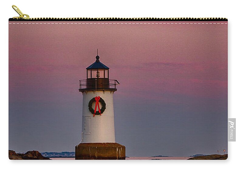 Salem Zip Pouch featuring the photograph On the Rocks Fort Pickering lighthouse by Jeff Folger