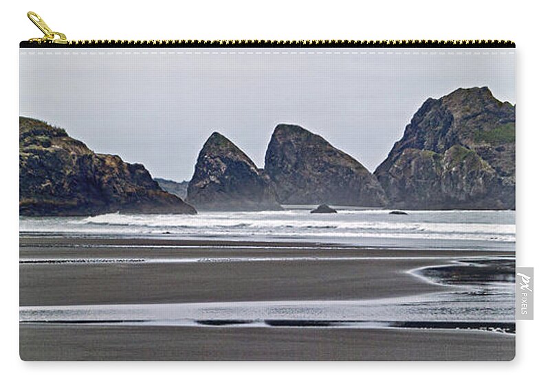 Oregon Coastal Tide Zip Pouch featuring the photograph Oregon Tide by L J Oakes