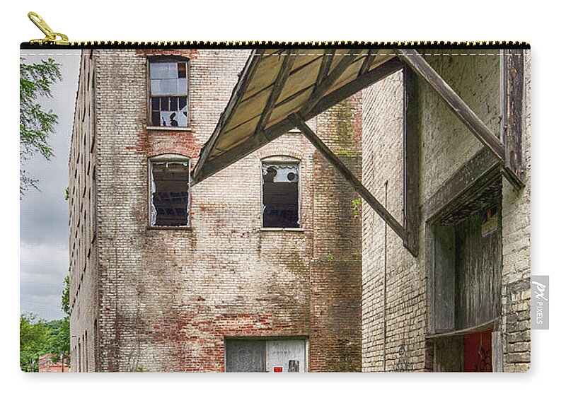 Old Zip Pouch featuring the photograph Out of Business by Alan Raasch