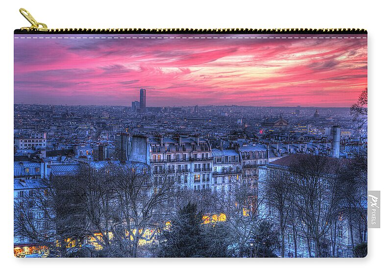 Paris Zip Pouch featuring the photograph Paris Sunset by Shawn Everhart