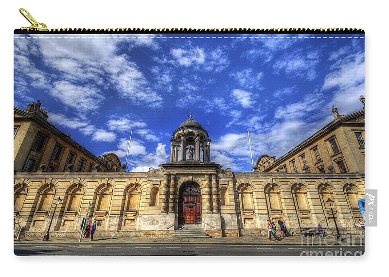 Yhun Suarez Carry-all Pouch featuring the photograph Queens College - Oxford by Yhun Suarez