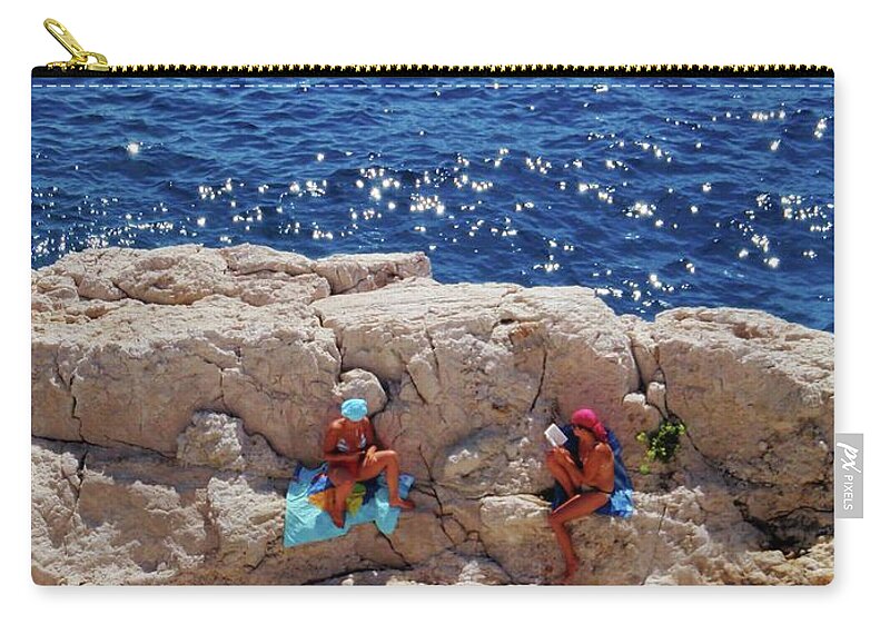 Sea Zip Pouch featuring the photograph Reading Time by Cris Motta
