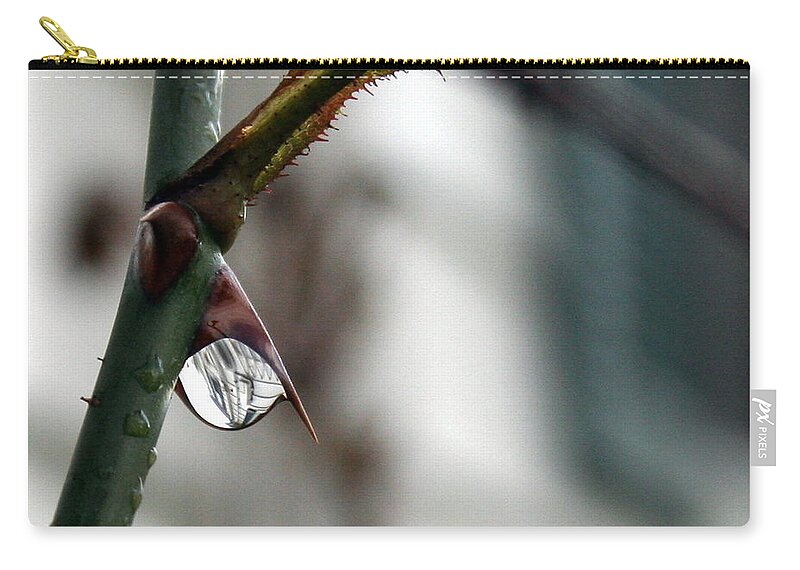 Horizontal Photo Zip Pouch featuring the photograph Reflections in a Rain Drop by Valerie Collins