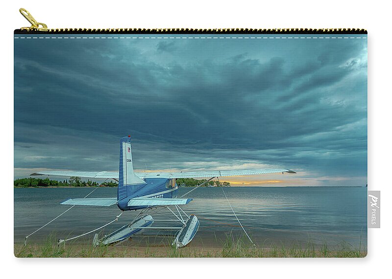 Grand Marais Mi Zip Pouch featuring the photograph Riding the storm out by Gary McCormick