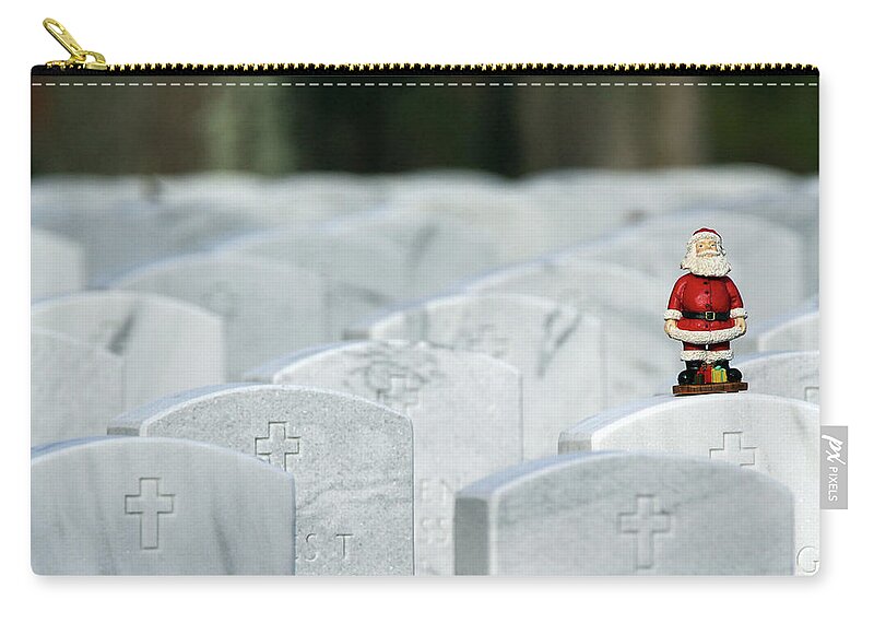 Santa Zip Pouch featuring the photograph Santa Claus Calverton New York by Bob Savage
