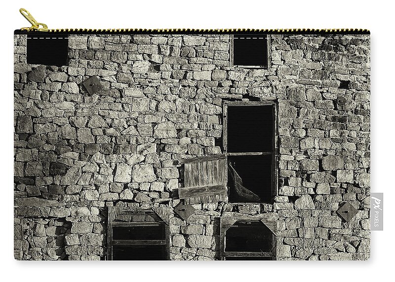 Barn Zip Pouch featuring the photograph Seen Better Days by Bethany Dhunjisha