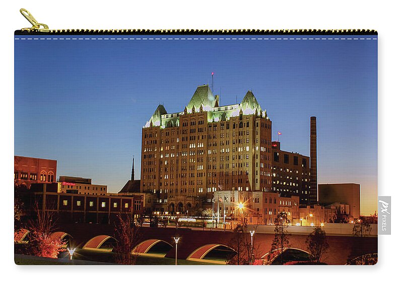 St. Louis Zip Pouch featuring the photograph Saint Louis University Med Center by Holly Ross