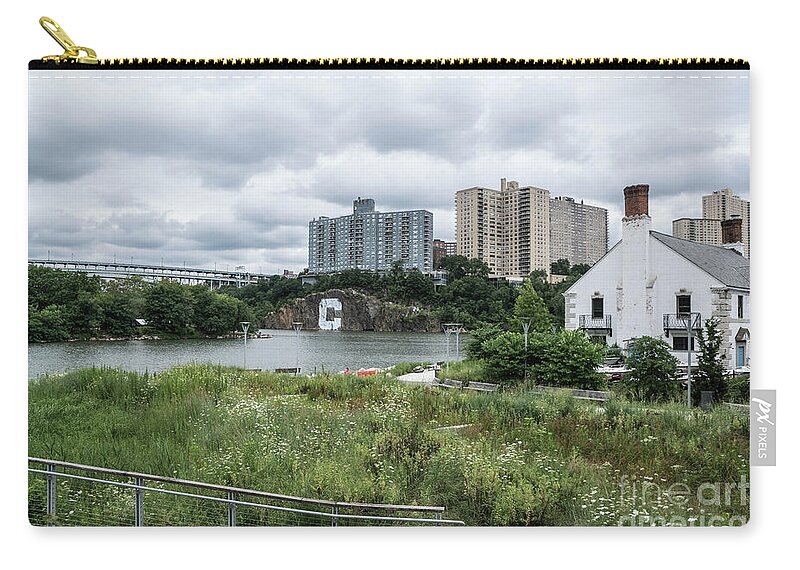 2016 Zip Pouch featuring the photograph Spuyten Duyvil by Cole Thompson