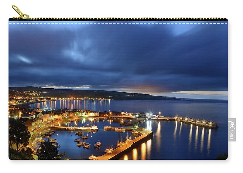 Stonehaven Zip Pouch featuring the photograph Stonehaven Harbour at Night by Veli Bariskan