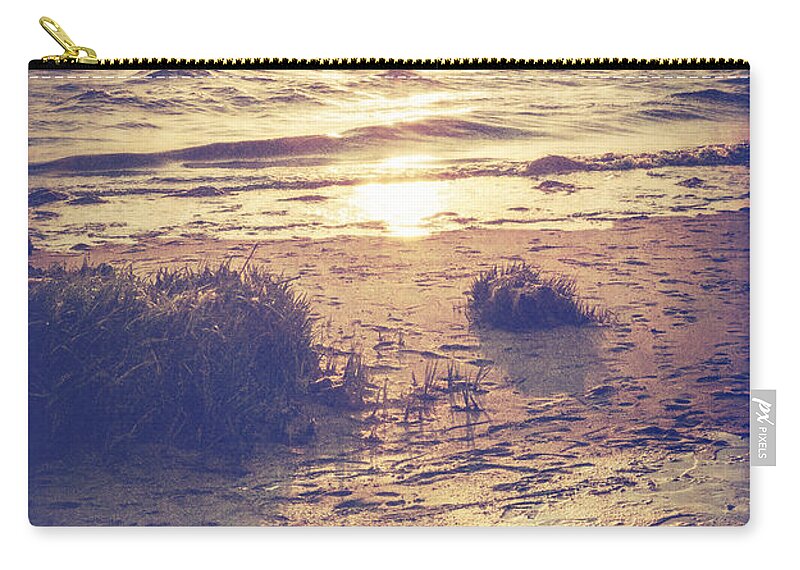 Sunset Zip Pouch featuring the photograph Sunset over Delaware Bay by Debra Fedchin