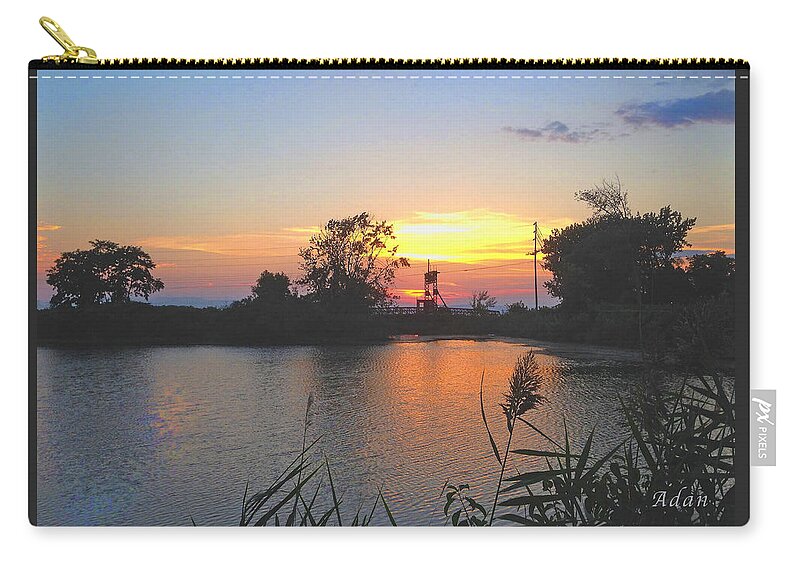 Sunset Zip Pouch featuring the photograph Sunset West of Myer's Bagels by Felipe Adan Lerma