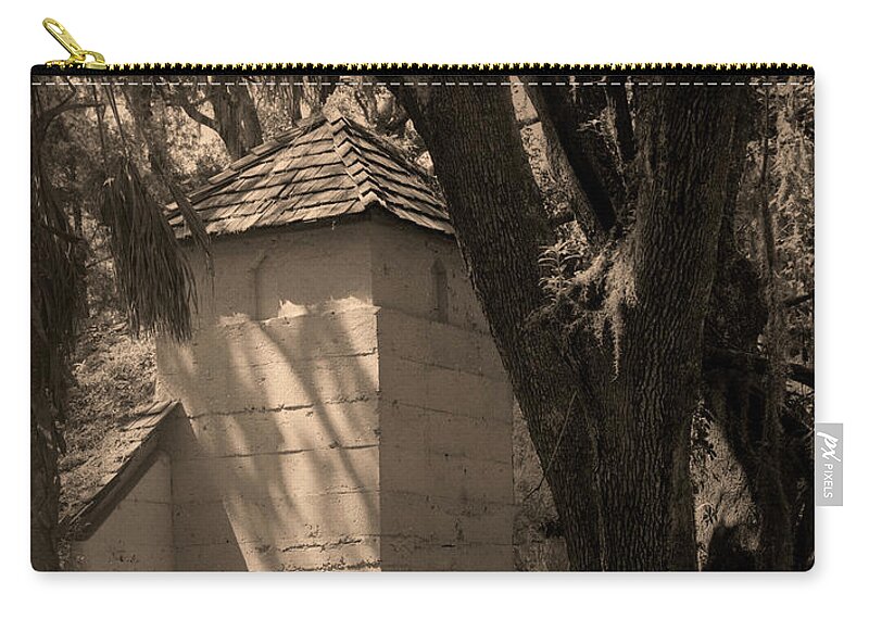 Church Zip Pouch featuring the photograph The Pink Chapel, St. Simons by John Simmons