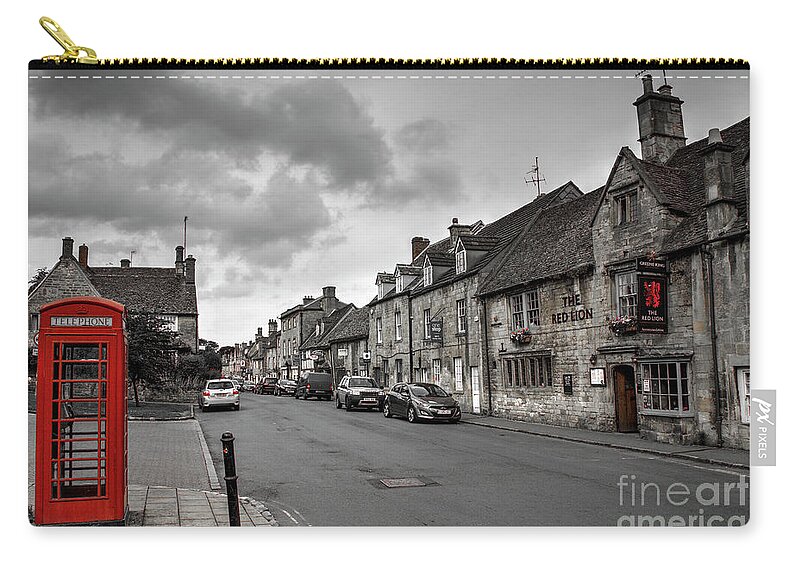 Red Lion Zip Pouch featuring the photograph The Red Lion at Chipping Camden by Rob Hawkins