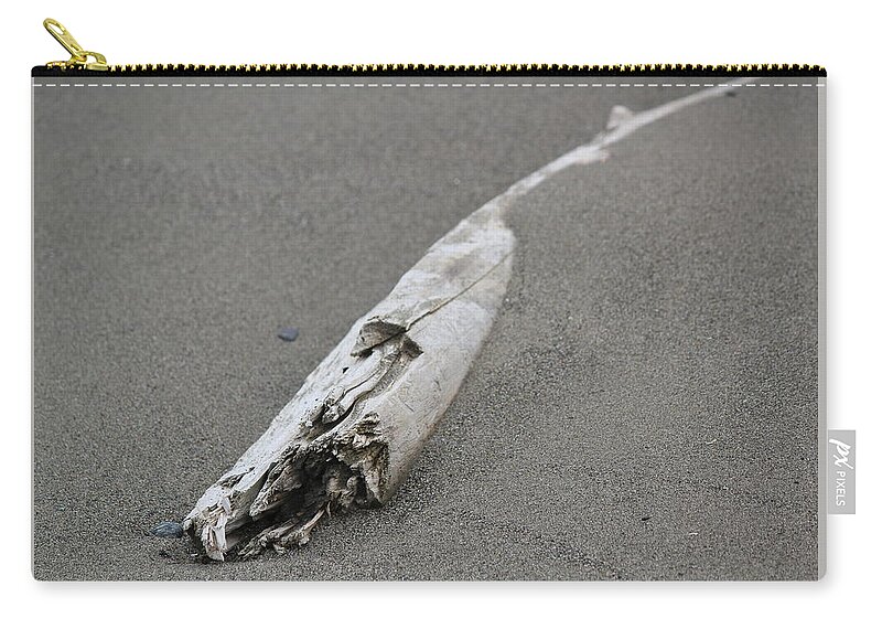 Tidal Zip Pouch featuring the photograph Tidal Wood - 7082 by Annekathrin Hansen