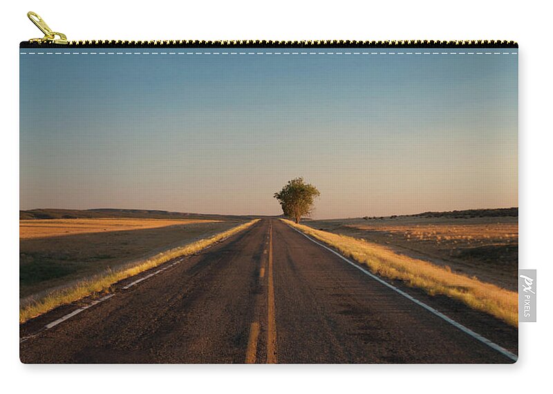 Colorado Zip Pouch featuring the photograph Westward Horizon by Julia McHugh