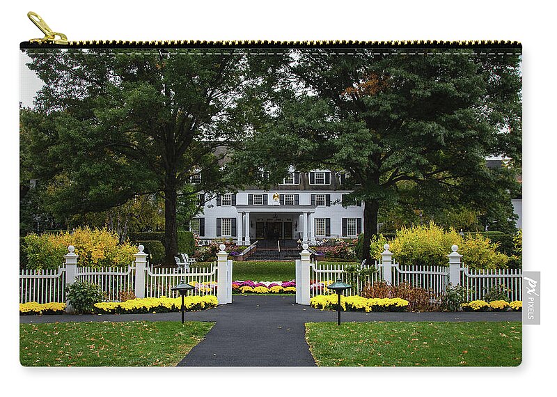 Landscape Zip Pouch featuring the photograph Woodstock Inn and resort by Jeff Folger