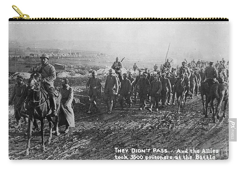 1918 Zip Pouch featuring the photograph WORLD WAR I: GERMAN POWs by Granger