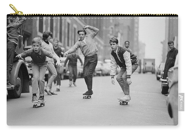 Black And White Zip Pouch featuring the photograph Skateboarding In NYC by Bill Eppridge