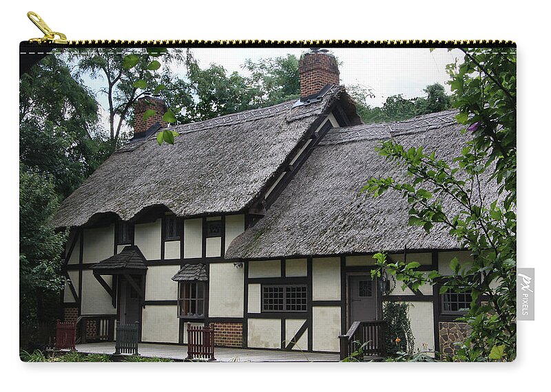 Staunton Zip Pouch featuring the photograph Cottage Life 14 by Lin Grosvenor