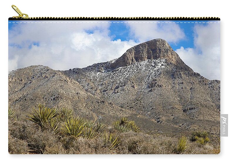 Red Rock Canyon National Conservation Area Zip Pouch featuring the photograph Red Rock Canyon #5 by Maria Jansson