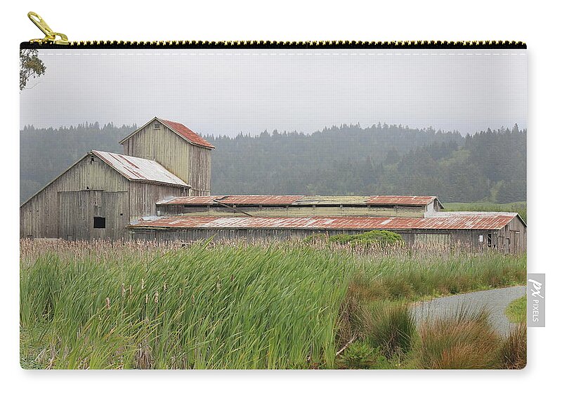 Barn Zip Pouch featuring the photograph Barn by Christy Pooschke