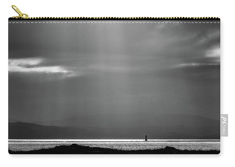 Isle Of Mull Zip Pouch featuring the photograph Bay Light by Dave Bowman