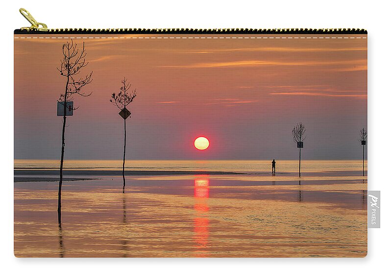 Rock Harbor Zip Pouch featuring the photograph Cape Cod Summer Fun by Juergen Roth
