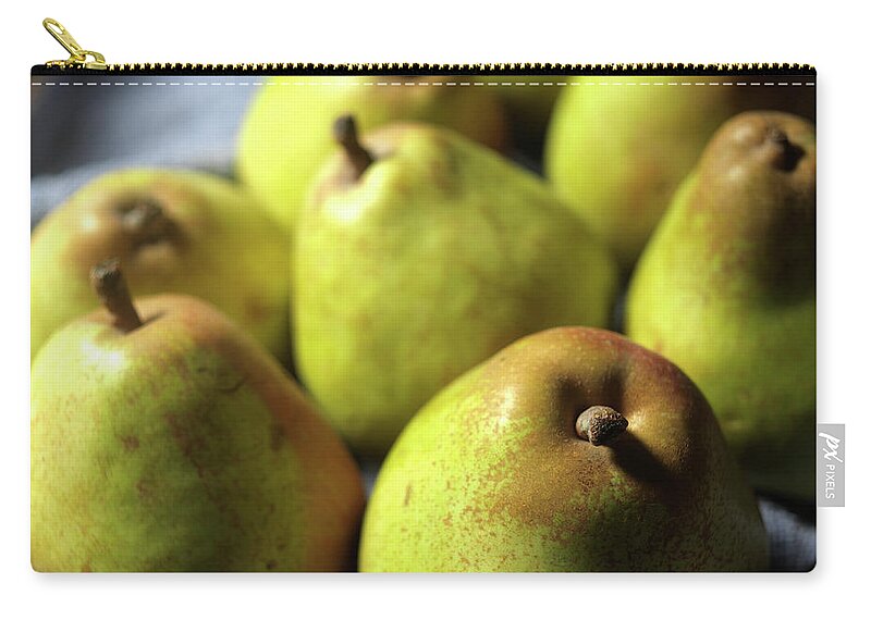 https://render.fineartamerica.com/images/rendered/default/flat/pouch/images/artworkimages/medium/2/comice-pears-brian-yarvin.jpg?&targetx=0&targety=-151&imagewidth=777&imageheight=777&modelwidth=777&modelheight=474&backgroundcolor=272414&orientation=0&producttype=pouch-regularbottom-medium