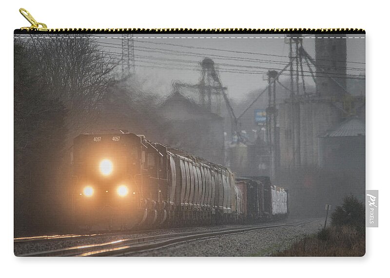 Railroad Zip Pouch featuring the photograph CSXT 4057 leads a southbound at Springfield TN by Jim Pearson