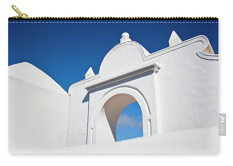 Arch Zip Pouch featuring the photograph Lanzarote, Canary Islands by Carlos Sanchez Pereyra