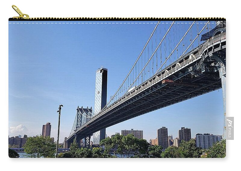 Manhattan Bridge Zip Pouch featuring the photograph Manhattan Bridg 01 by Rob Hans