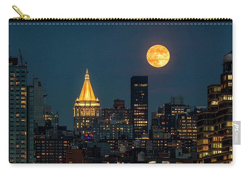 Nyc Skyline Zip Pouch featuring the photograph NY Life Building Full Moon by Susan Candelario