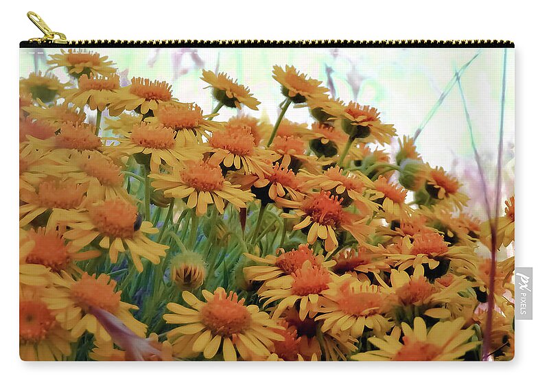 Piper's-daisy Zip Pouch featuring the photograph Pipers Daisy by Lisa Kaiser