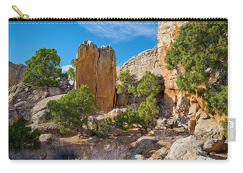 Beautiful Photos Zip Pouch featuring the photograph South of Pryors 17 by Roger Snyder