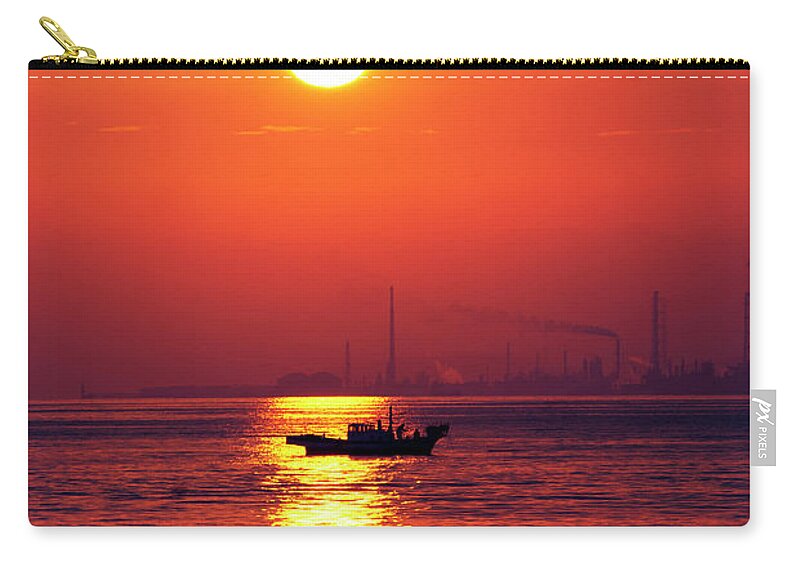 Scenics Zip Pouch featuring the photograph Sun Rise by Photoed By Wang Naian