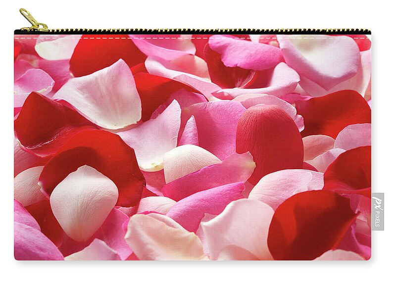 Natural Pattern Zip Pouch featuring the photograph The Petal Which Was Spread by Yuji Kotani